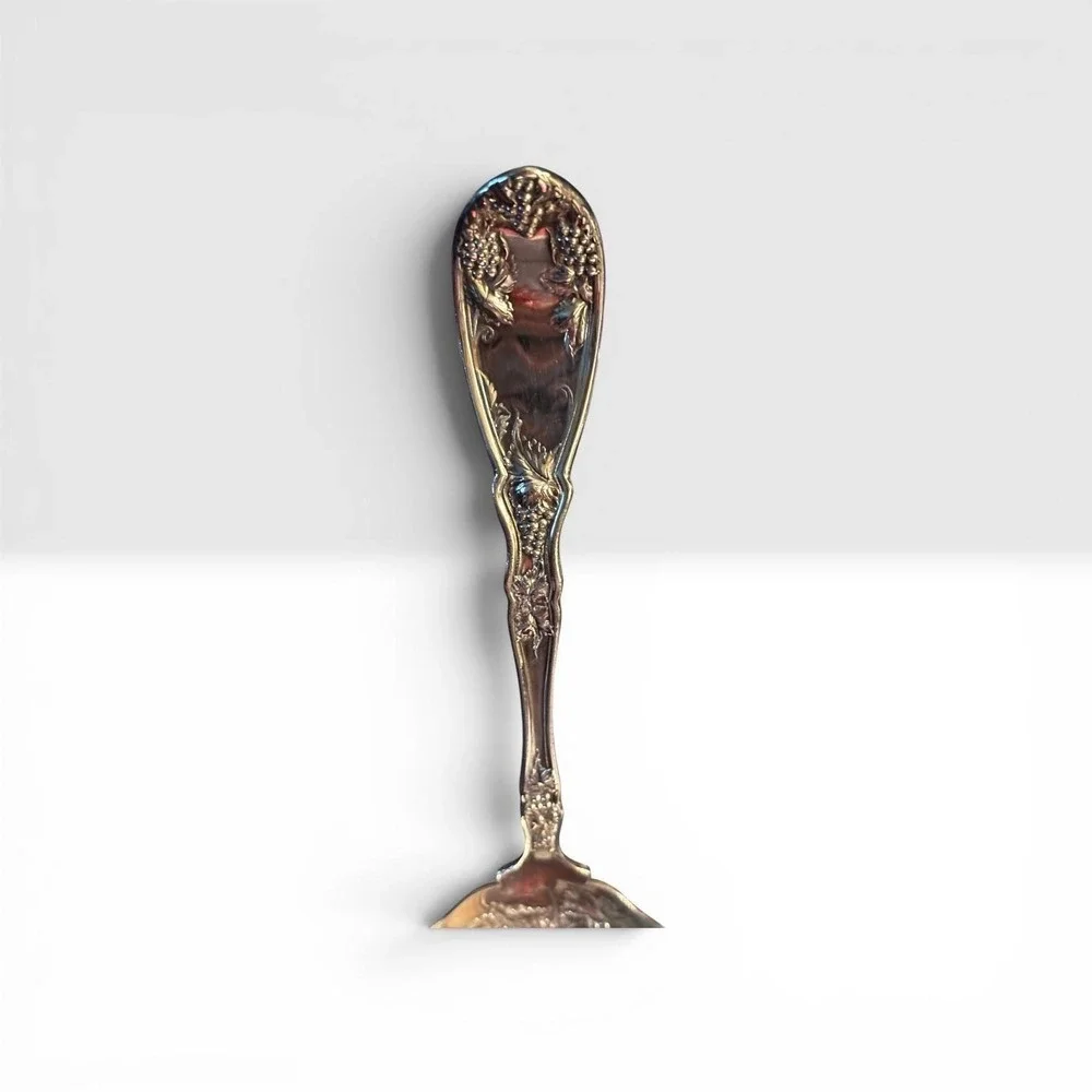 Wm A Rogers Vintage Grapes Silverplate Sugar Shell Spoon Ornate 1904 Pattern A1